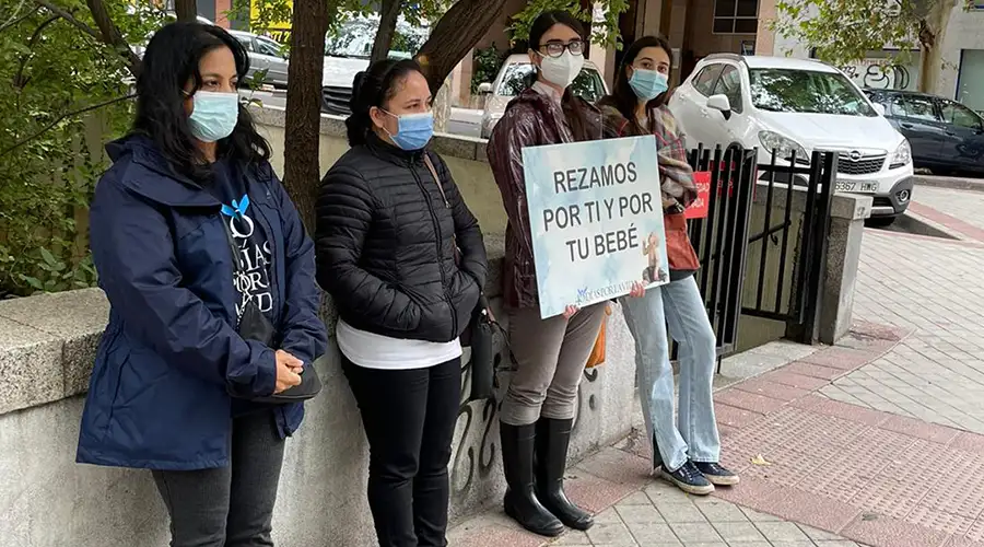 A 40 Days for Life prayer vigil outside an abortion clinic in Madrid.