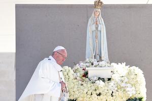 Pope Francis celebrates a centenary Mass marking the apparition of the Virgin Mary to three children in Fatima, Portugal, May 13, 2017.On March 25, the Solemnity of the Annunciation, the Holy Father will consecrate Russia and Ukraine to the Immaculate Heart of Mary on March 25, the Solemnity of the Annunciation, a decision that is linked to the apparitions at Fatima.