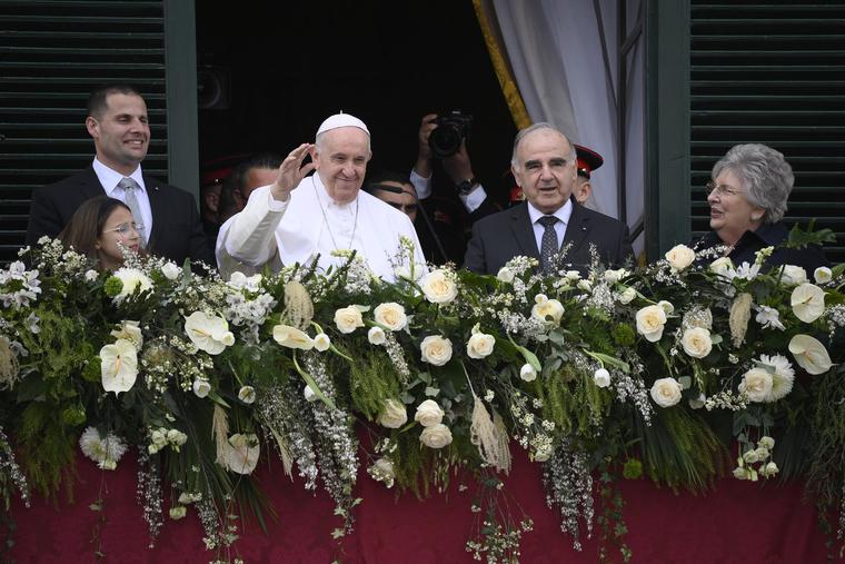 A lively crowd greets Pope Francis as he arrives at the Grand Master’s Palace in Valletta, Malta, April 2. | Vatican Media