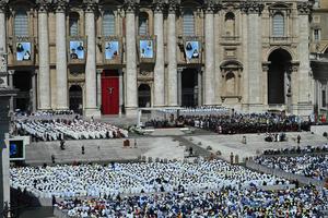 A general view shows Pope Francis leading a canonisation mass at St. Peter's Square in The Vatican on May 15, 2022 creating 10 saints including India's Devasahayam, French hermit Charles de Foucauld and Dutch theologian Titus Brandsma.