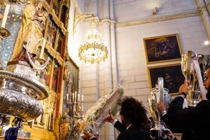 Real Madrid offers the Champions League trophy to Our Lady. Real Madrid offers the Champions League trophy to Our Lady.