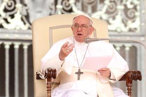 Pope Francis addresses pilgrims during his general audience June 22 in St. Peter's Square. At the end of the audience, the Holy Father urged everyone to remember Ukraine in prayer, as Russia's invasion continues.