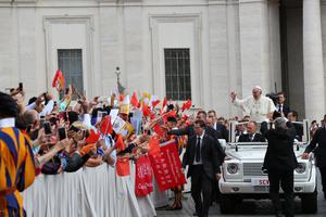 Pope Francis waves at pilgrims from China at the general audience in St. Peter's Square on September 7, 2016. Pope Francis waves at pilgrims from China at the general audience in St. Peter's Square on September 7, 2016.