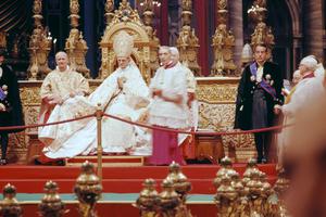 Pope Paul VI, flanked by Cardinal Alfredo Ottaviani (l), Cardinal Benedetto Aloisi Masella and Msgr. Enrico Dante, presides over an introductory ingress of the Second Vatican Council ca. 1963-65.