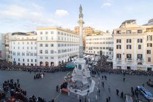 Pope Francis visits the statue dedicated to the Immaculate Conception near Rome’s Piazza di Spagna Dec. 8, 2022. Pope Francis visits the statue dedicated to the Immaculate Conception near Rome’s Piazza di Spagna Dec. 8, 2022.