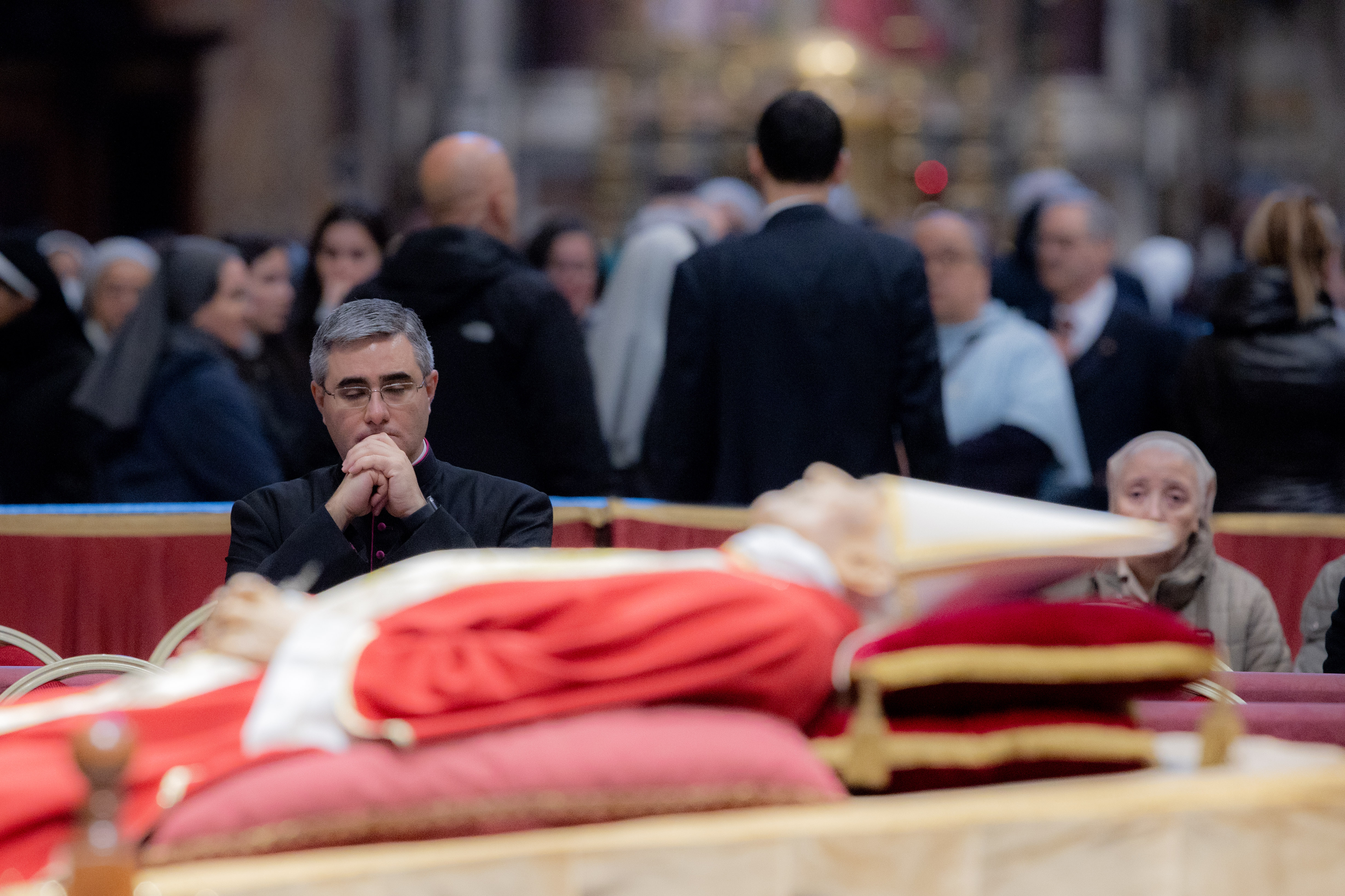 Thousands pay tribute to Pope Benedict XVI. 