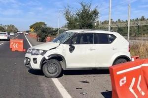 One car was damaged after an accident on a road in Mexico, witnessed by Father Salvador Nuño, who stopped to ask if the man in the car needed help. The man made a surprising request: “I want to confess.” One car was damaged after an accident on a road in Mexico, witnessed by Father Salvador Nuño, who stopped to ask if the man in the car needed help. The man made a surprising request: “I want to confess.”