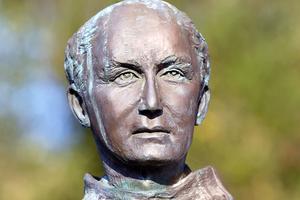 A statue of St. Junípero Serra stands outside of Mission San Jose in Fremont, California