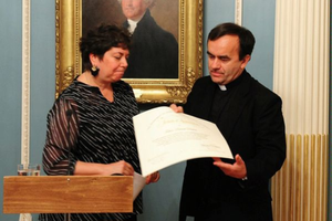 Hannah Rosenthal, U.S. Special Envoy to Monitor and Combat Anti-Semitism, recognizes the work of Father Patrick Desbois, President of the Yahad-In Unum Association of France, with a Tribute of Appreciation certificate in 2011. 