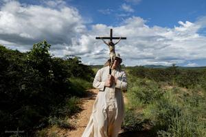 Father Federico Highton is one of two Argentine priests who in 2015 founded the Order of St. Elijah, whose motto is “Through my God I shall go over a wall,” which comes from Psalm 17.