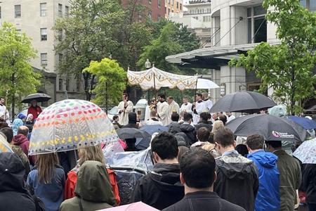More Than 1,000 Attend Washington, DC, Eucharistic Procession Despite Rain