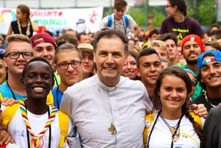 The 10th successor of St. Don Bosco to the Salesians, Cardinal Ángel Fernández Artime, along with young people from the Salesians. |