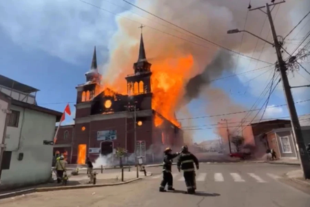 Federal Agents Investigating Fire at Catholic Church in Arizona