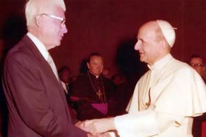 Pope Paul VI and James Norris in 1975.