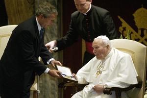 U.S. President George W. Bush (l) presents Pope John Paul II with the U.S. Presidential Medal of Freedom in the Sala Clementina, June 4, 2004, in Vatican City. 
