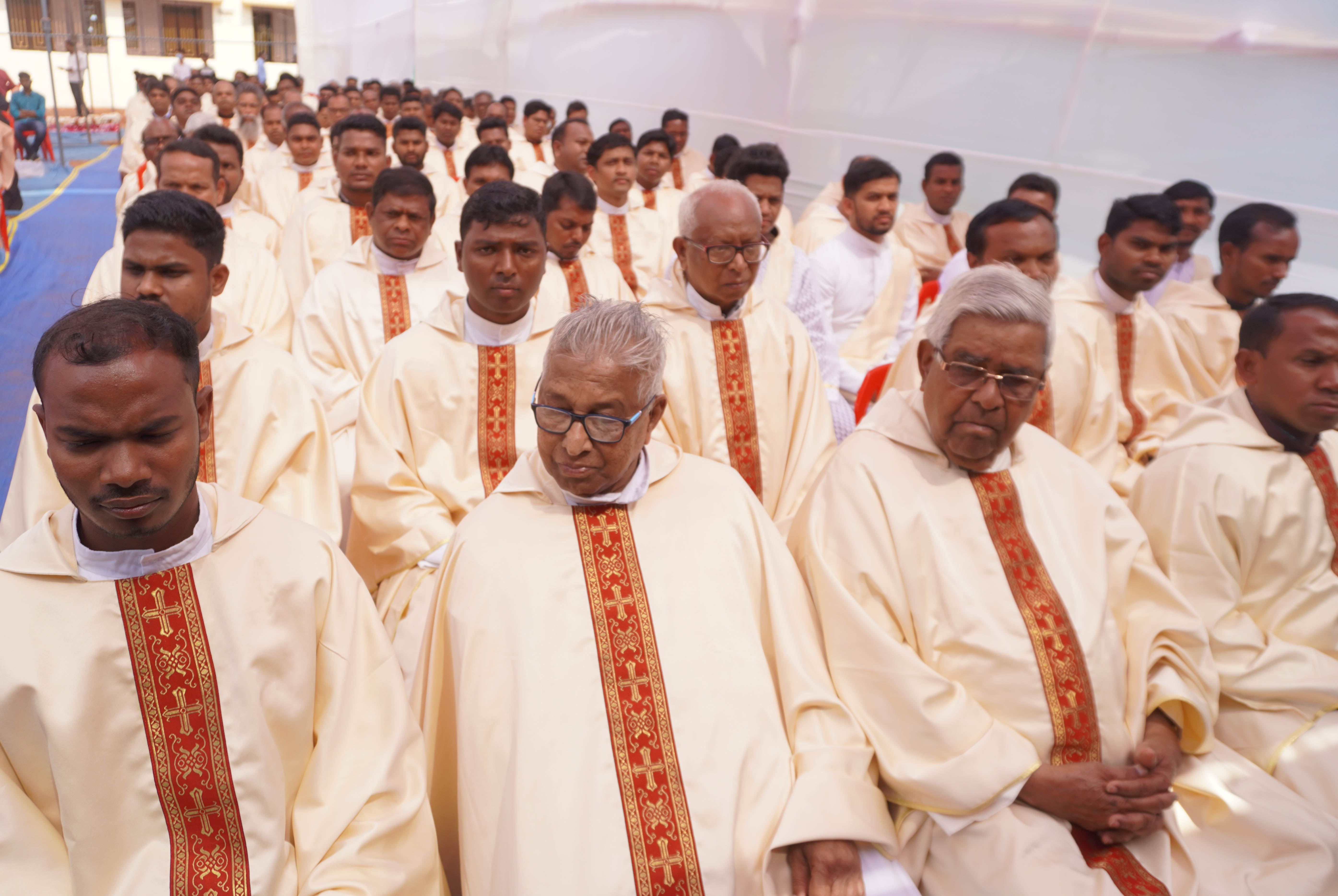 Secion of priests of archdiocwaw during godlen jubilee Mass