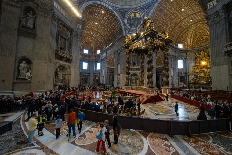 Thousands of Catholics said their last goodbyes and paid their respects to Pope Francis on Wednesday, April 23, 2025, as the late Pope lay in state in St. Peter’s Basilica. Thousands of Catholics said their last goodbyes and paid their respects to Pope Francis on Wednesday, April 23, 2025, as the late Pope lay in state in St. Peter’s Basilica.