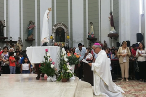 Pope Leo XIV, when he was bishop of Chiclayo, Peru, recites the prayer of consecration before Our Lady of Fátima.