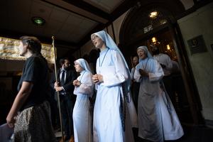Daughters of Mary, Mother of Healing Love pray as the St. Elizabeth Ann Seton Eucharistic Pilgrimage arrives in Philadelphia on June 2, 2024. Now, the sisters ready to accompany Jesus across New Hampshire.
