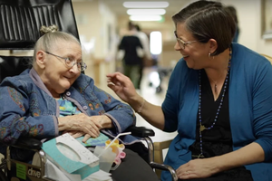 Melanie McClanahan, a Rosary Team volunteer, with a resident.