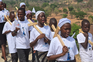 Young people, all members of Children’s Rosary groups, lead the Rosary April 11 as part of a walking pilgrimage for the Shendam diocesan celebration of the Jubilee Year of Hope in Nigeria.