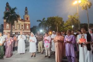 Delhi faithful pray in front of Sacred Heart Cathedral on June 14.