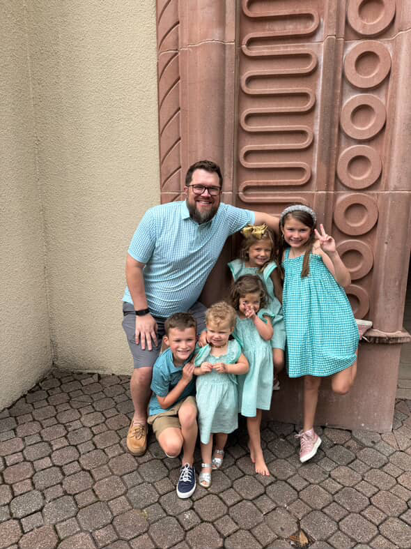 This family shared in the teal color scheme.