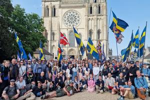 The Swedish chapter upon arrival in Chartres, including youth from Norway and Denmark