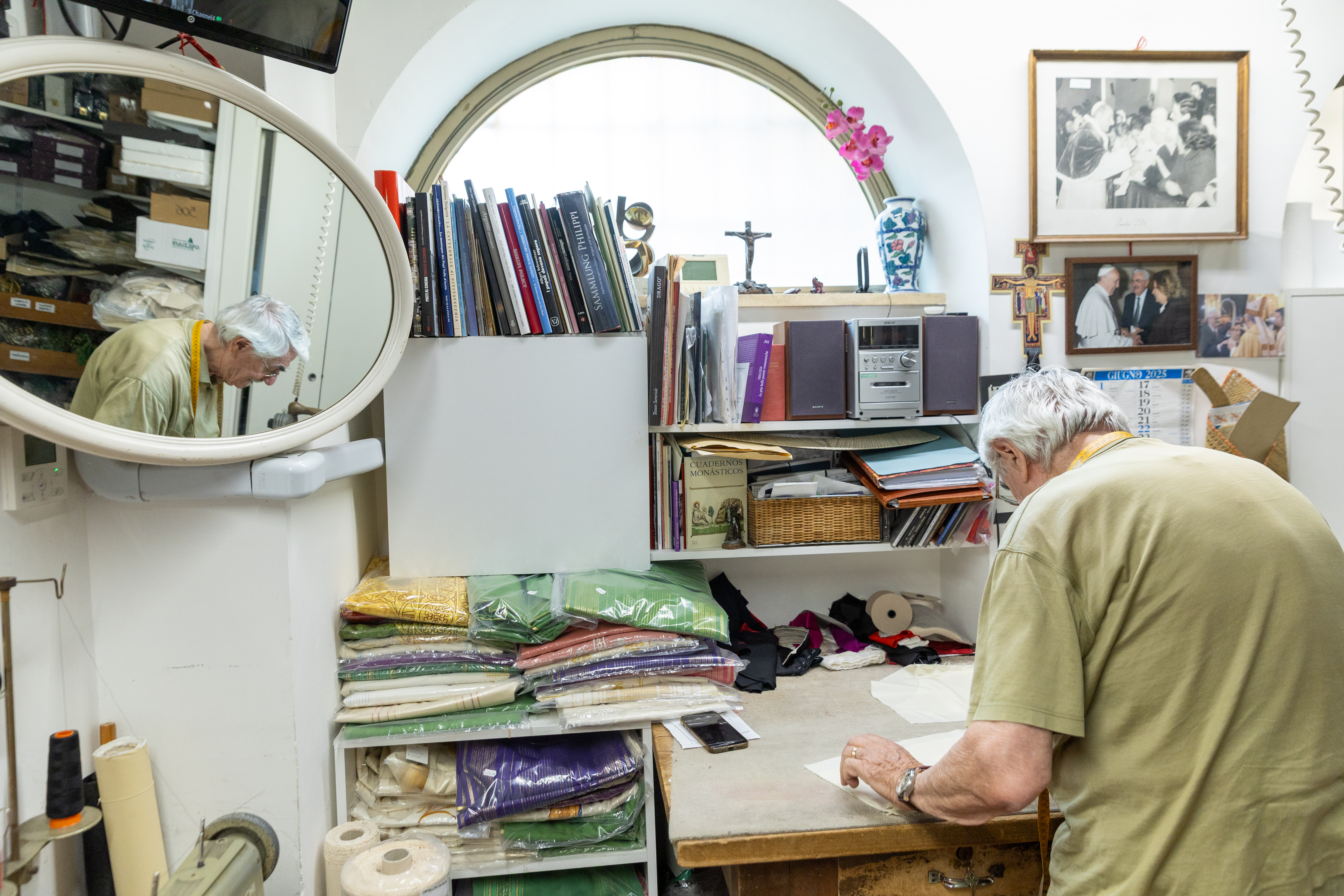 2025061914060_89962b1ca9a90b10eae6650d323792948132af84c1caed93e1e1b51d18ac7a02 Tailor in the Pope’s Service| National Catholic Register