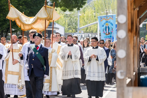Over 3,000 Catholics filled the streets of Portland, Oregon, on Sunday, June 22, 2025, for a major Eucharistic procession led by Archbishop Alexander Sample.