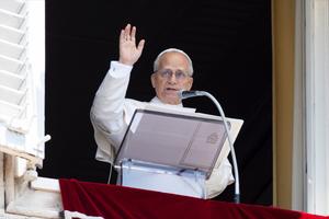Pope Leo XIV, speaking in English, expressed his “sincere condolences” to “families who have lost loved ones, in particular their daughters, who were at the summer camp, in the disaster caused by flooding of the Guadalupe river in Texas in the United States” after praying the Angelus with pilgrims gathered in St. Peter’s Square on July 6, 2025. 