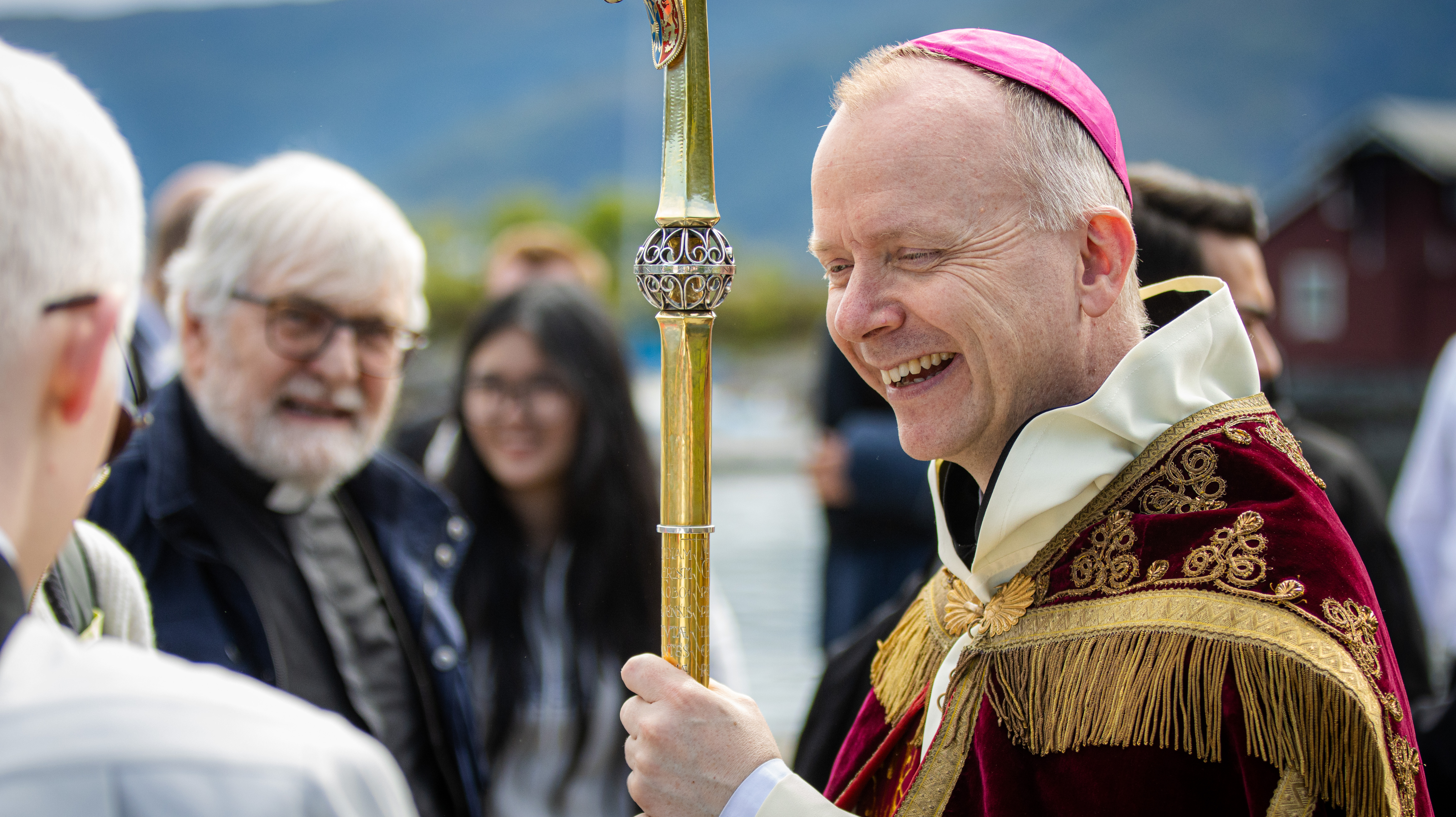 Bishop Erik Varden welcomes pilgrims arriving to Selja by ferry.