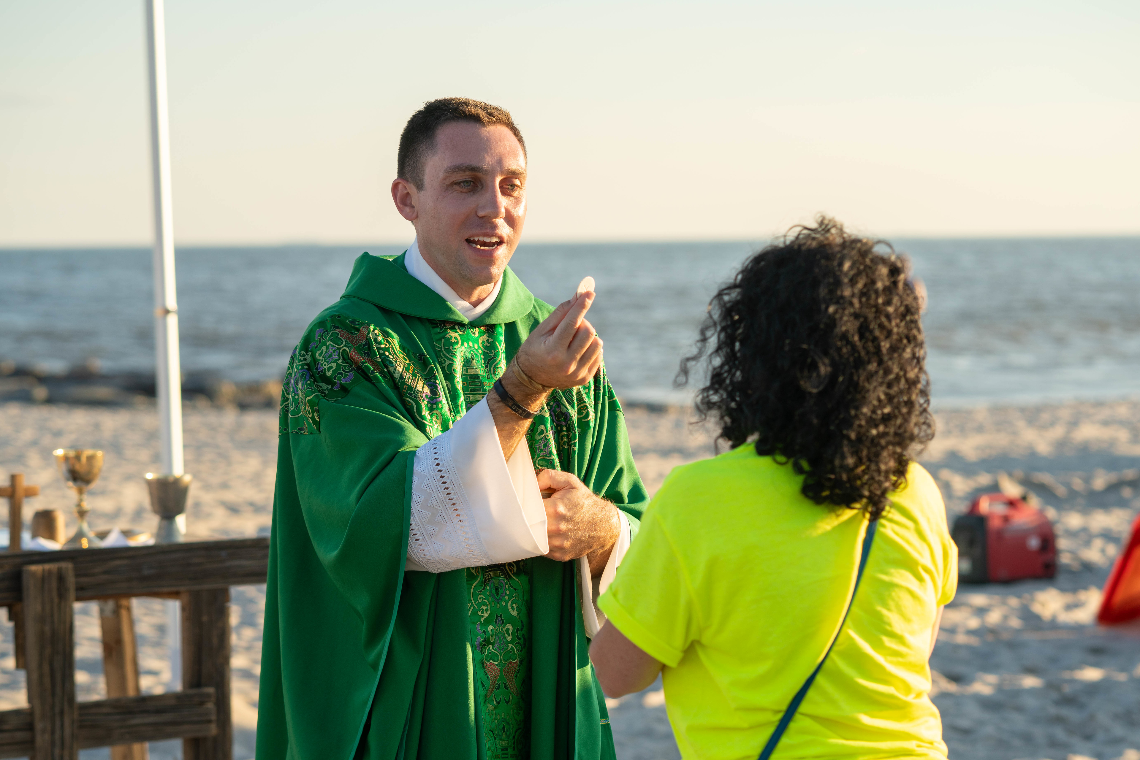 20250715220728_2e35755352a2d35a4d2779f1d2de06a9060e0b2ee2d1cfc771c2bc035b1f25e4 Hundreds Attend Long Island’s ‘Beach Catholic’ Summer Mass| National Catholic Register