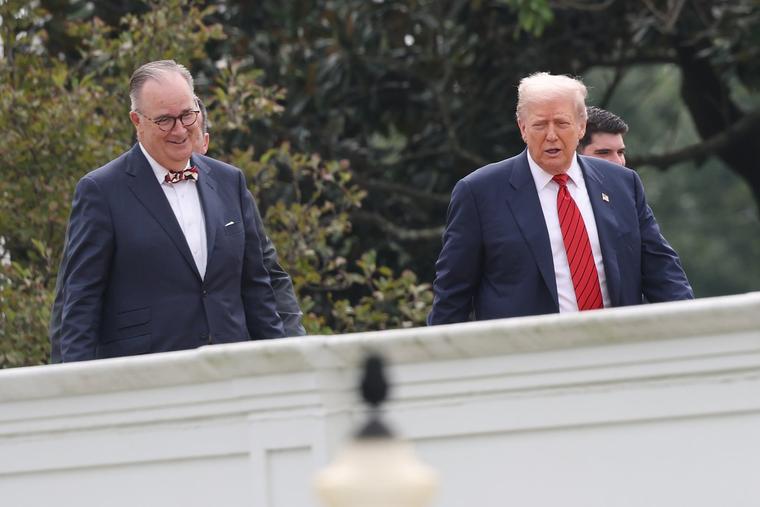 U.S. President Donald Trump takes a tour of the roof of the West Wing of the White House along with architect James McCrery (l) on Aug. 5, 2025, in Washington. 