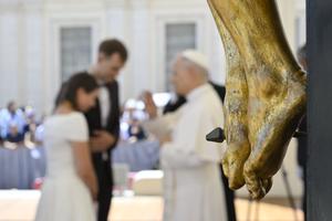 Pope Leo blesses a married couple during his July 30, 2025, general audience. 