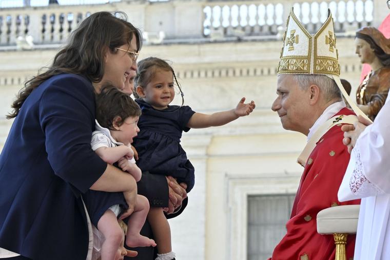 A family meets Pope Leo XIV at Holy Mass on the Solemnity of Pentecost, for the Jubilee of Movements, Associations and New Communities, on June 8, 2025