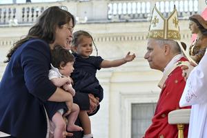 A family meets Pope Leo XIV at Holy Mass on the Solemnity of Pentecost, for the Jubilee of Movements, Associations and New Communities, on June 8, 2025