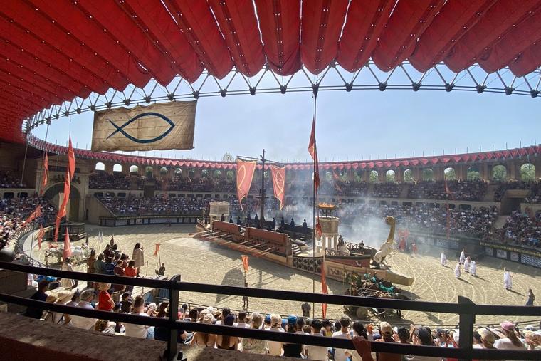L'histoire des Vikings, y compris ses débuts chrétiens, est dramatisée ici.