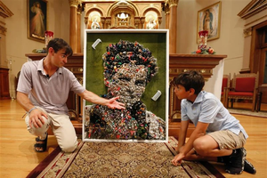 Artist Johnny Vrba presents the commissioned Carlo Acutis piece to kids at St. Carlo Acutis Parish in Chicago.