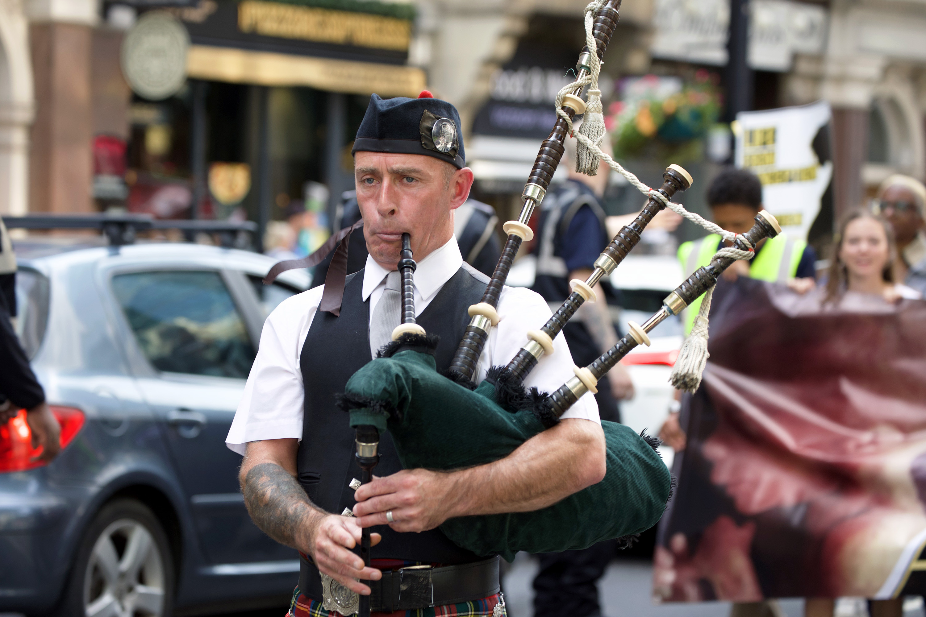 E-007A5301.jpeg - Bagpiper