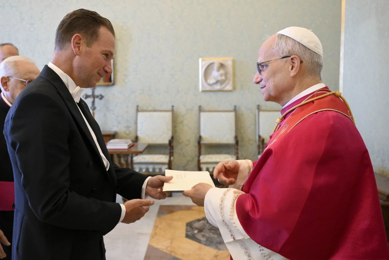New US Ambassador to the Vatican Presents Credentials to Pope Leo, Who ‘Underscored That Our Political Differences Can Never Be Resolved With Violence’