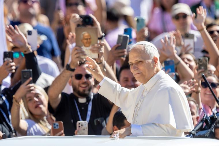 ‘Happy Birthday Pope Leo!’: EWTN Viewers Around the World Share Songs, Greetings and Prayers