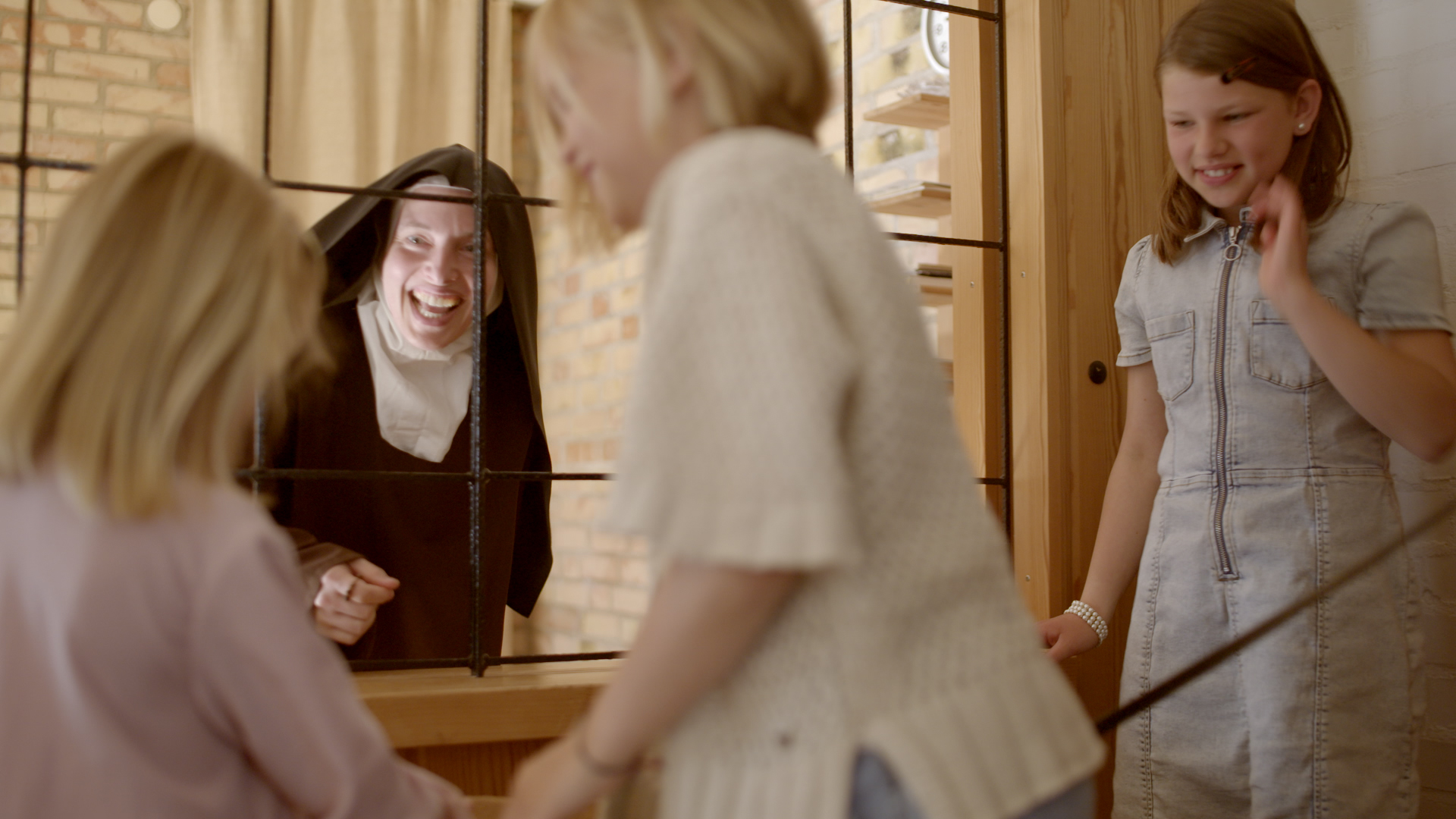 Sister Maria of the Annunciation greets her nieces (Credit Camilla Skagerström)