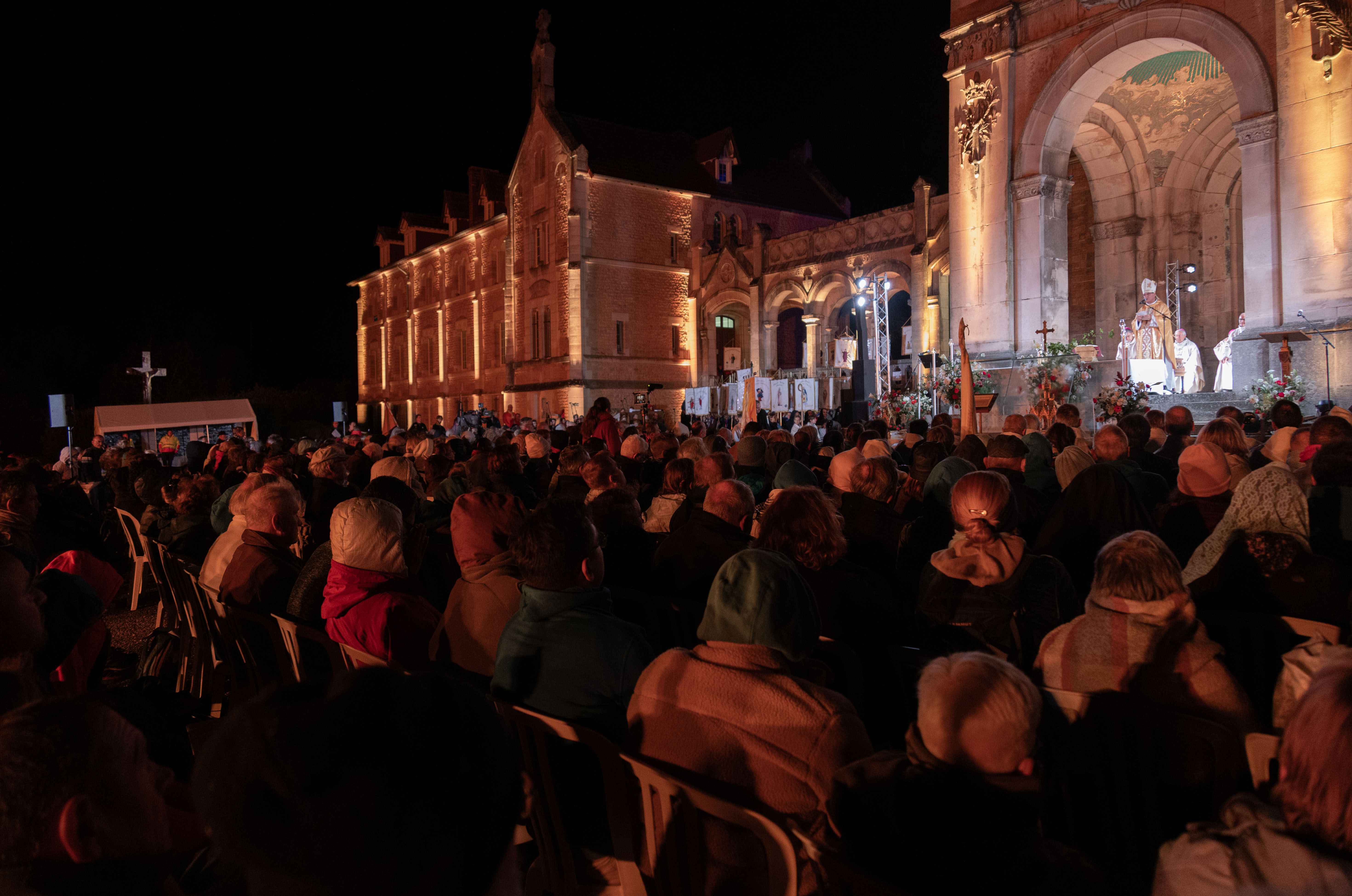 The faithful gather to listen to the homily of the bishop marking the 600th anniversary of the apparitions.