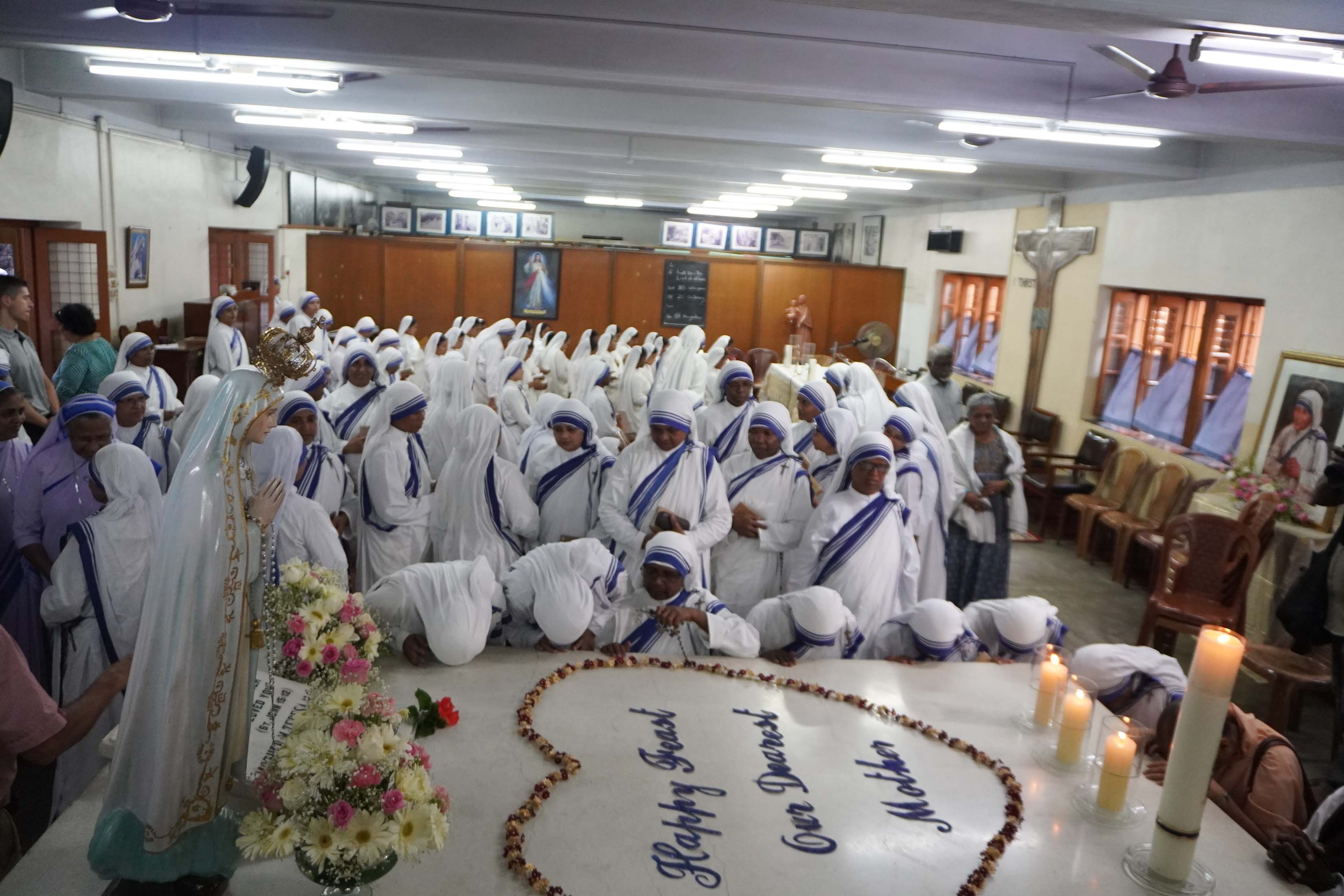 MC nuns pray at the tomb of Mother on 2025 Sep 5 feast