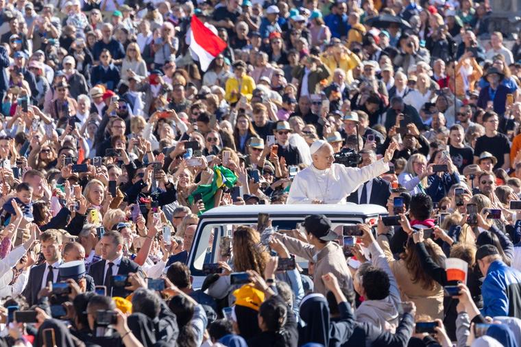 U.S. Priests Report High Confidence in Pope Leo XIV, Less Trust in Bishops