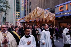 The 6th Annual Eucharistic Procession took place in New York City on Oct. 14, 2025, a day after a Nor’easter soaked the tri-state area. Organizers praised God for holding back the rain during the event and for allowing the procession to take place peacefully in Time Square during the 5 p.m. rush hour without incident. 