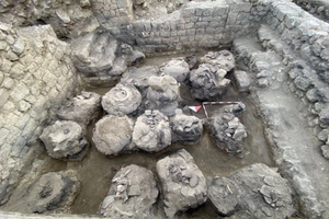 The discovery in southern Turkey of five small round loaves — probably intended for the Eucharist — more than 1,300 years old, one of which features an image of Jesus Christ, took place in Topraktepe, an ancient Roman and Byzantine center known as Irenopolis, located in the present-day Turkish province of Karaman.