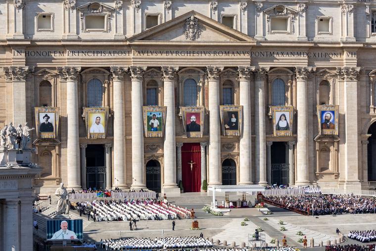 Pope Leo XIV Canonizes 7 New Saints, Including First From Venezuela and Papua New Guinea