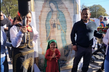 Runners Carry Torch From Mexico to New York Praying for Immigrants, Honoring Our Lady